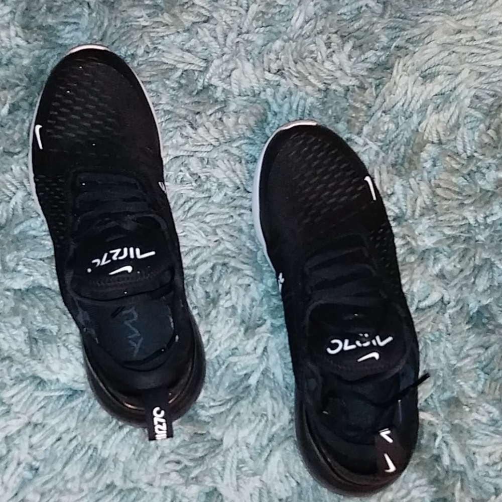 Women's Nike AirMax 270 Black & White Size 9